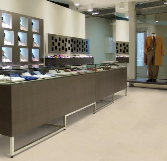 Мармолеум Forbo Marmoleum click Cloudy sand 633711 фото в интерьере